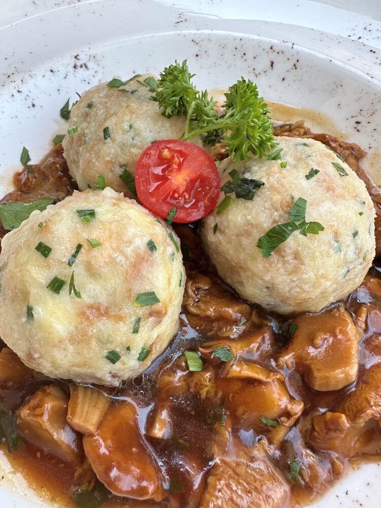 comida con setas en dolomitas